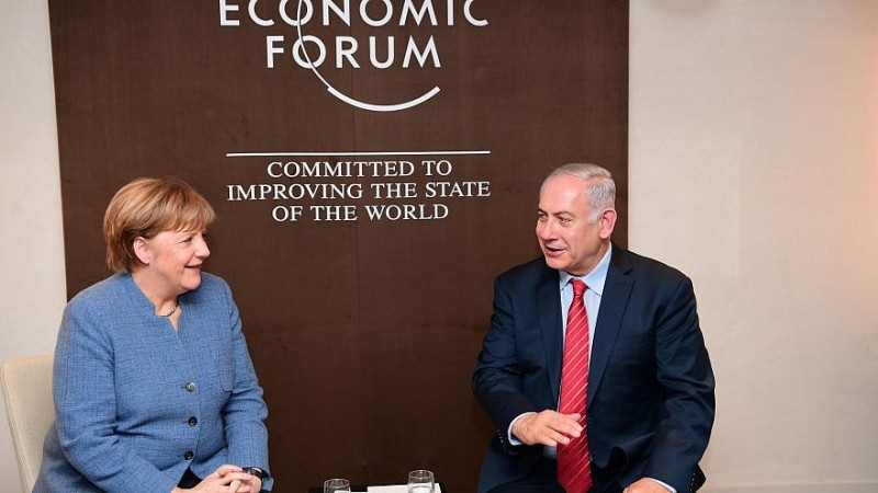 La canciller de Alemania Merkel empieza su visita a Israel en Yad Vashem