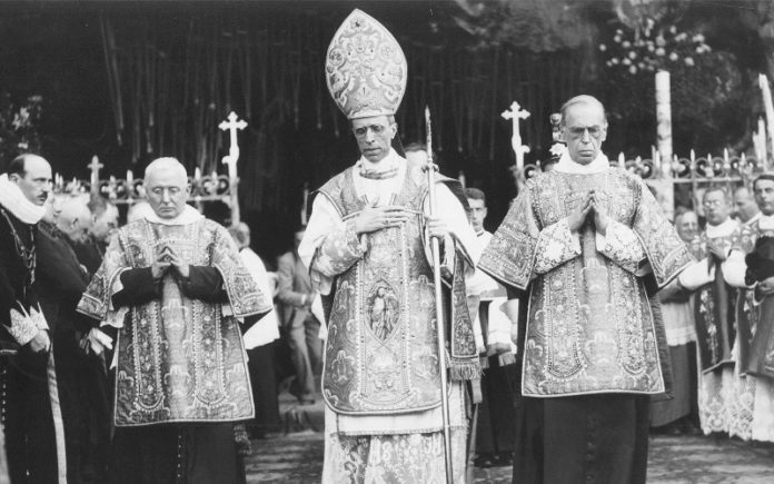 Los investigadores dicen que los archivos del Vaticano muestran que el papa Pío XII sabía del asesinato de judíos en la Segunda Guerra Mundial