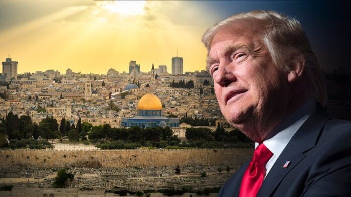 Trump dice que trasladó la embajada a Jerusalén 'para los evangélicos'