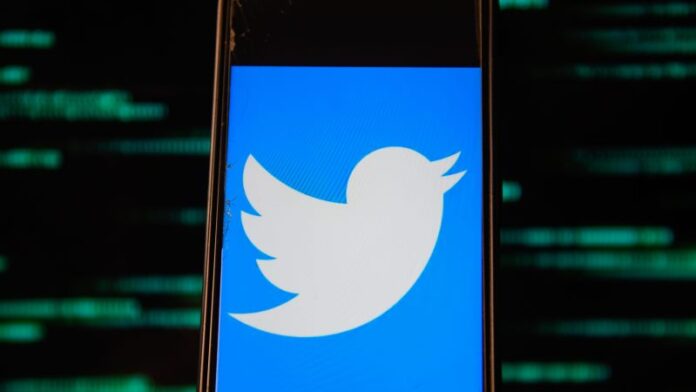 Siguiendo a Facebook, Twitter ahora prohibirá la negación del Holocausto