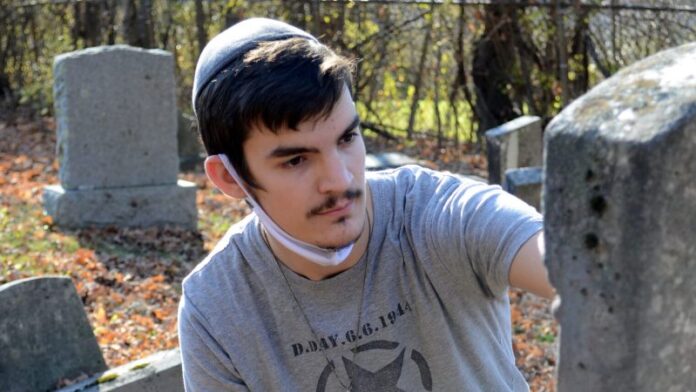 Estudiante de secundaria lidera esfuerzo para preservar el cementerio judío más antiguo de Vermont
