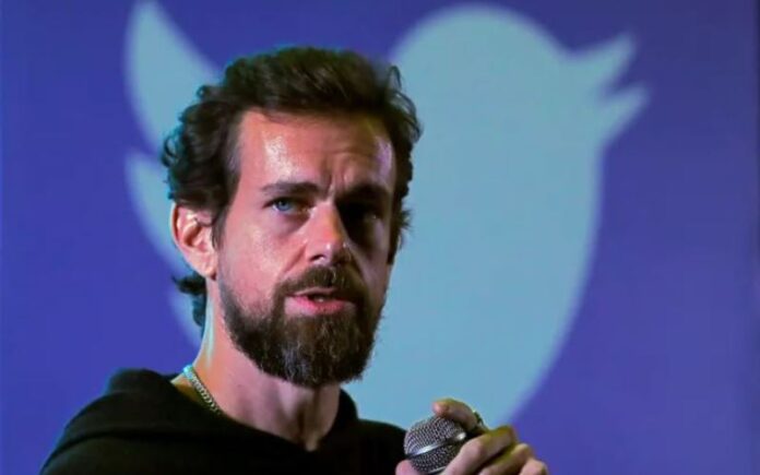 Activistas judíos protestan por negación del Holocausto en casa del CEO de Twitter
