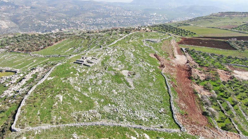 Los colonos se enfrentan a la arqueología de Cisjordania mientras el antiguo muro de 'Joshua' se derrumba