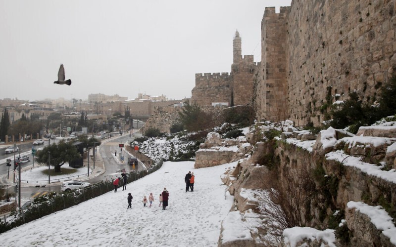 Jerusalén se encuentra cubierta de nieve, así también gran parte de Israel