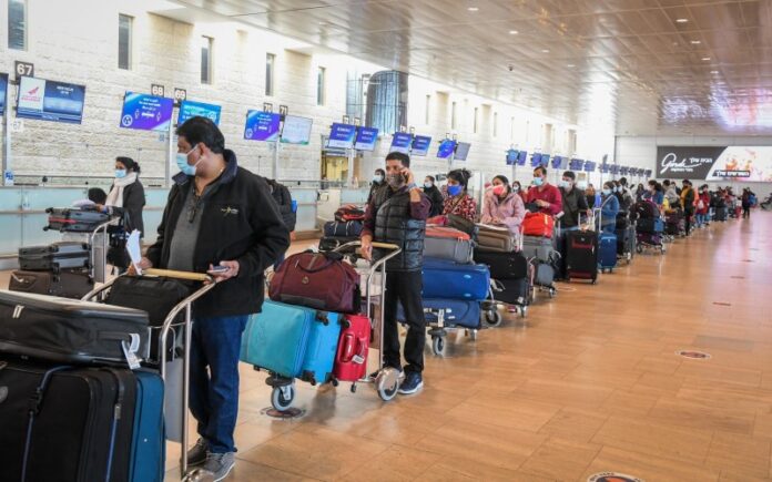 A los extranjeros vacunados o recuperados se les permite ingresar a Israel para visitar a sus familiares