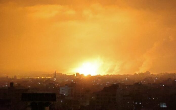 Las fuerzas aéreas y terrestres israelíes bombardean el norte de Gaza en el ataque más fuerte hasta el momento