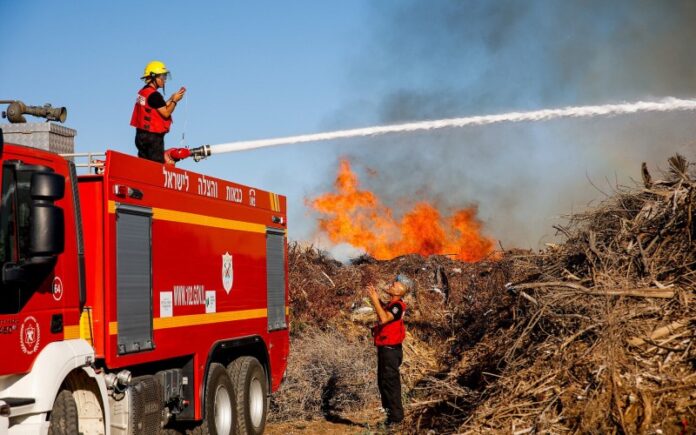 Globos incendiarios de Gaza provocan incendios en el sur de Israel por segundo día consecutivo