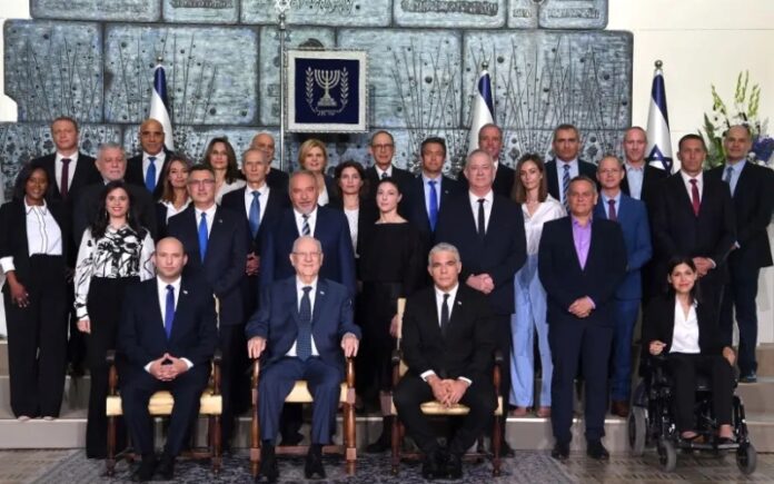 Una foto para el registro: El 36 ° gobierno de Israel liderado por Naftali Bennett