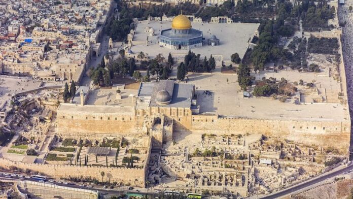 Naftali Bennett insinúa un cambio en la política de oración del Monte del Templo