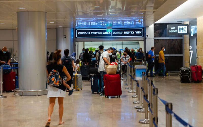 Todos los viajeros que ingresen a Israel se verán obligados a aislarse por sí mismos durante un máximo de 24 horas.