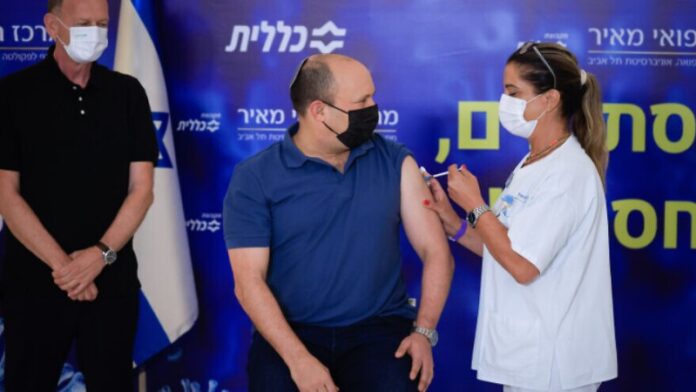 Israel es el primer país en ofrecer vacuna de refuerzo de COVID a todos los ciudadanos mayores de 12 años