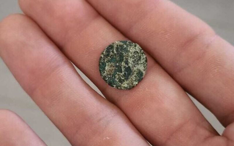 Niña encuentra una moneda de 1.500 años en una aldea judía de la era del Talmud en el norte de Israel