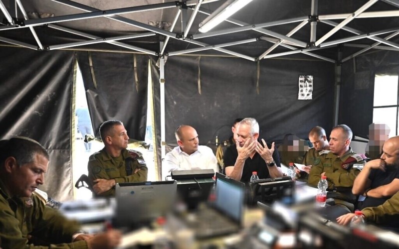 Al visitar el ejercicio de las FDI, Bennett y Gantz dicen que Israel está listo para actuar contra Irán