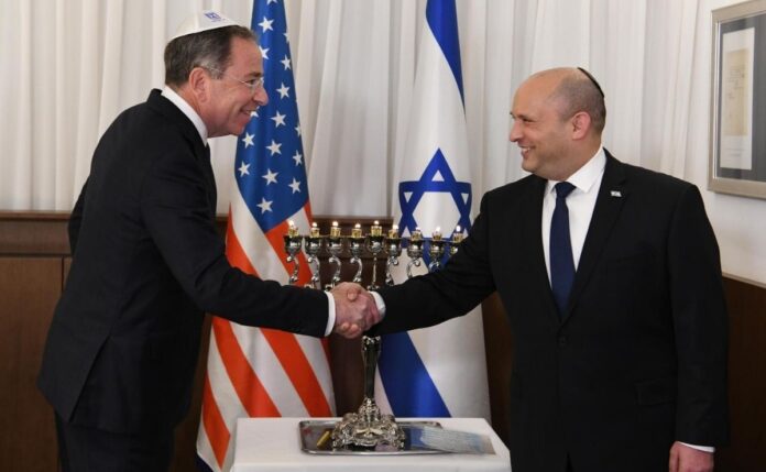 Bennett se reúne con el nuevo embajador de Estados Unidos y aplaude el regreso de Israel a la cuestión bipartidista
