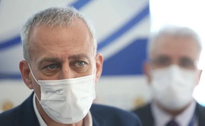 Israel supera los 2 millones de casos de COVID