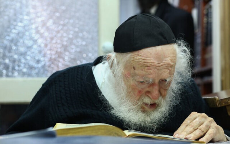 El rabino Chaim Kanievsky, una de las principales autoridades religiosas de Israel, muere a los 94 años