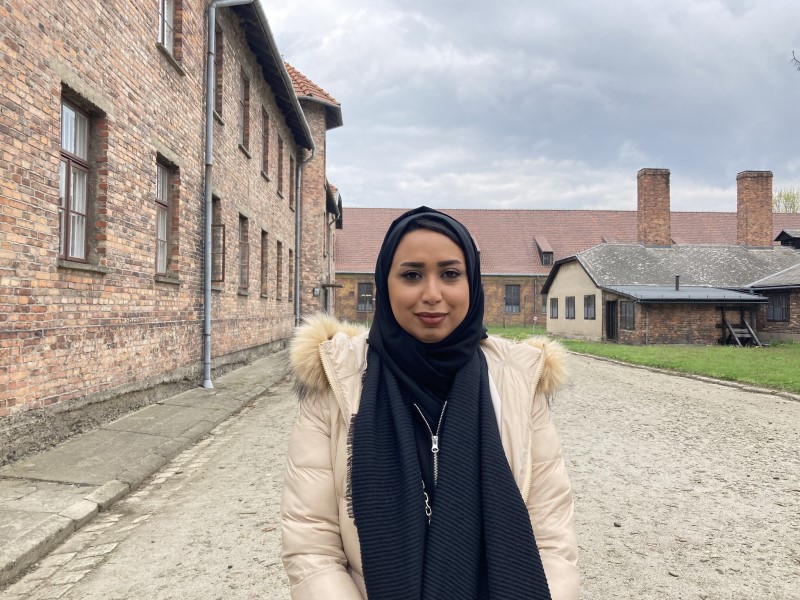 Musulmanes influyentes visitan Auschwitz, buscan llevar la verdad del Holocausto al mundo árabe