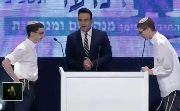 Adolescentes israelíes empatan en el 1er lugar en el concurso bíblico internacional