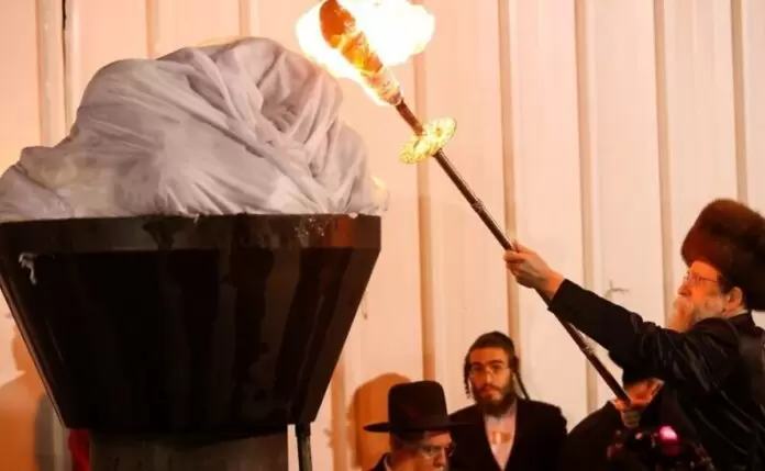 Israel celebra Lag BaOmer con miles de personas en Merón en medio de precauciones adicionales