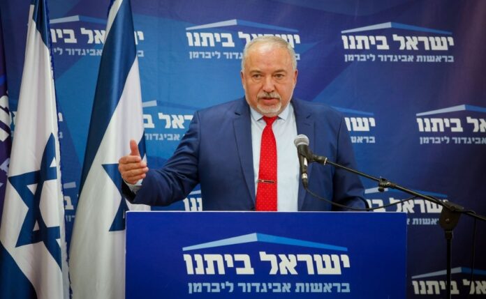 Liberman planea nuevos recortes económicos dirigidos a los haredim