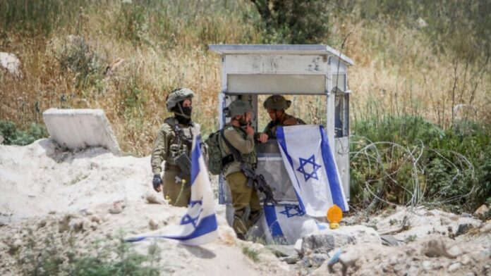 Soldados de las FDI son atacados a tiros desde un vehículo en Samaria