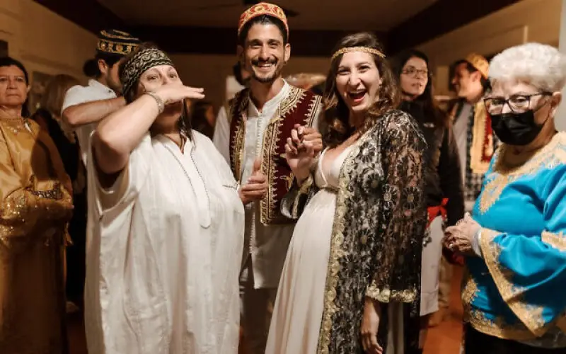 La noche anterior a su boda, Ophir Haberer y Adi Aboody, ambos de ascendencia sefardí, celebraron una fiesta con temática marroquí.
