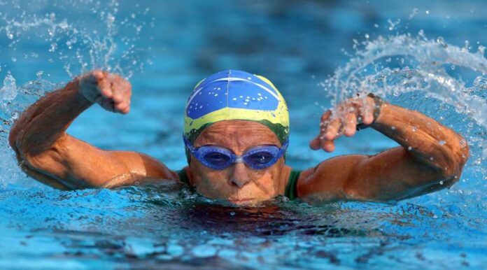 Nora Tausz Ronai Sobreviviente del Holocausto y campeona brasileña de natación sigue compitiendo a los 98 años