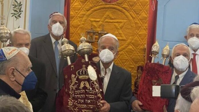 Sinagoga griega es restaurada a su antigua gloria después de 82 años