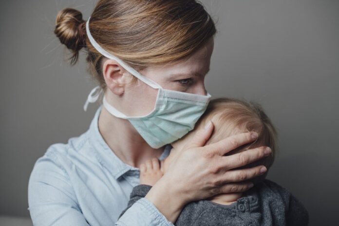 Un estudio israelí sugiere que el vínculo de las madres con sus bebés no se ve afectado por la pandemia