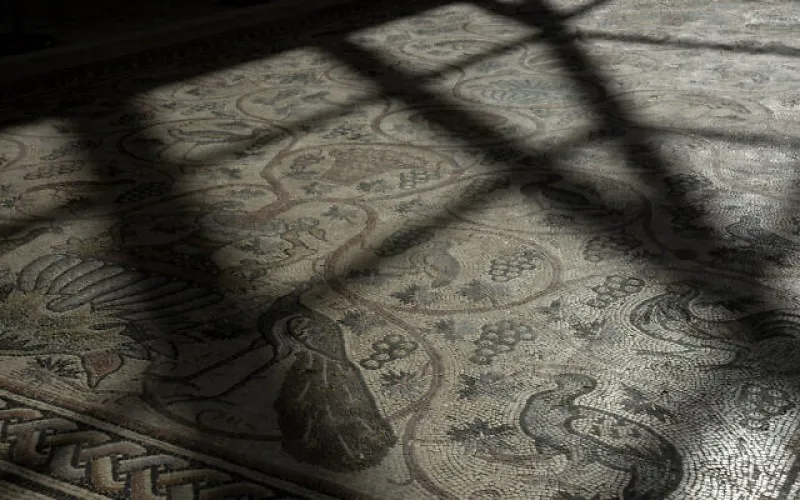 Mosaicos restaurados se exhiben en el Museo Armenio en la Ciudad Vieja de Jerusalén