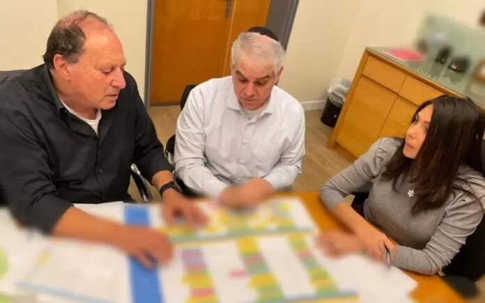 Regev dice que el trabajo del tren de Shabat se reducirá, respondiendo a las demandas del partido Haredi