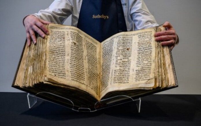 El Códice Sassoon, la Biblia Hebrea casi completa más antigua, se subastará por hasta 50 millones de dólares