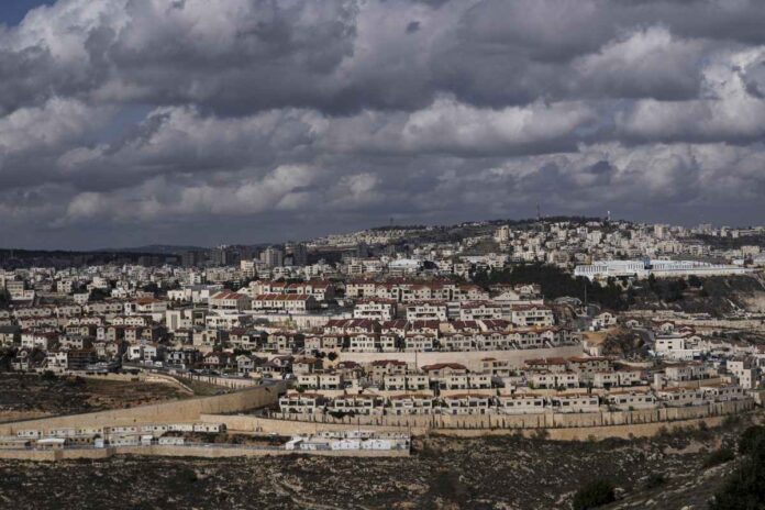 'Estamos aquí para quedarnos': Los colonos dicen que más de 500.000 israelíes viven ahora en Cisjordania