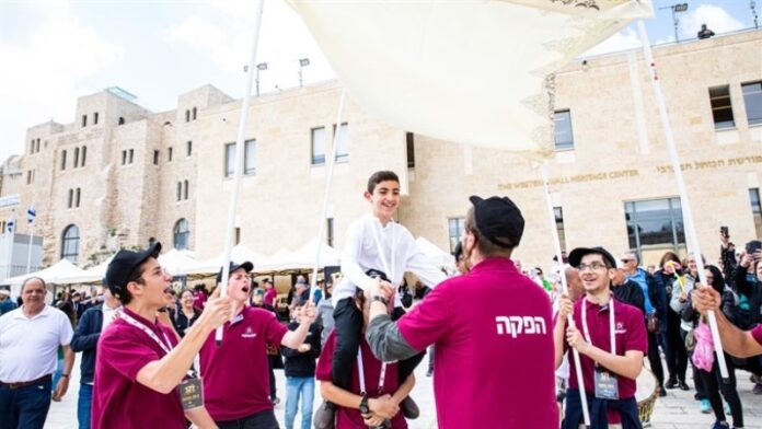 120 huérfanos celebran su Bar Mitzvá en Jerusalén