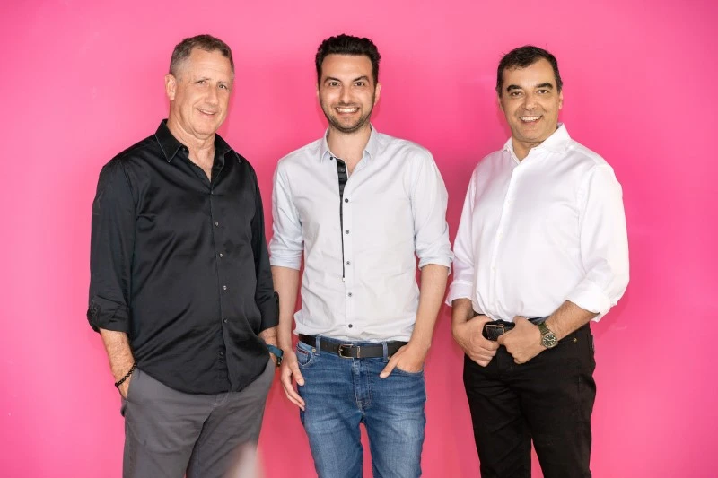 Los cofundadores de AI21 Labs (de izquierda a derecha) Yoav Shoham, Ori Goshen y Amnon Shashua.