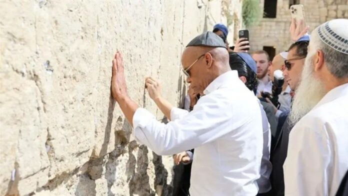 Eric Adams en el Muro de las Lamentaciones: Este Muro de las Oraciones es un símbolo de esperanza