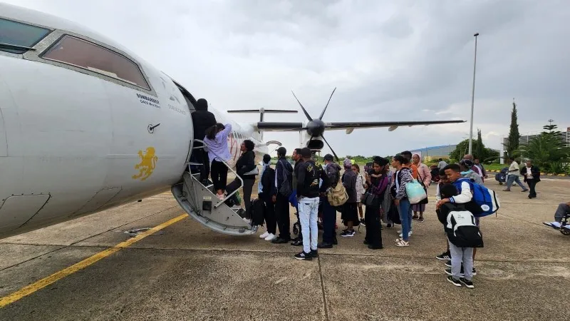 Israelíes y judíos etíopes embarcan en vuelos desde Gondar y Bahir Dar hacia Addis Abeba, como parte de la operación de rescate del gobierno israelí en medio de los combates en el norte de Etiopía.