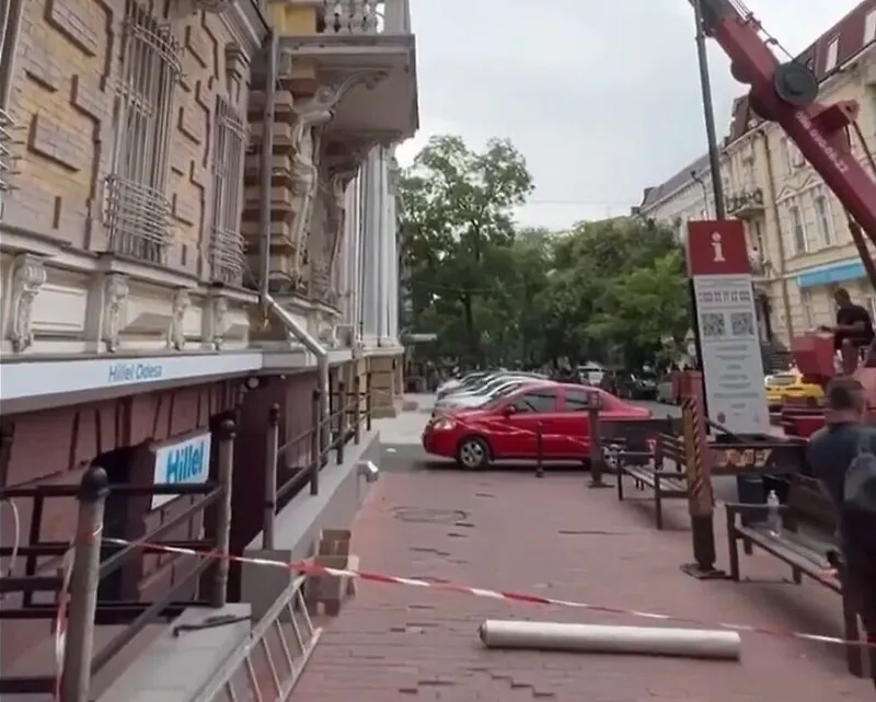 La oficina de Hillel International después de que fuera bombardeada por un misil ruso en Odesa, Ucrania, el 23 de julio de 2023.