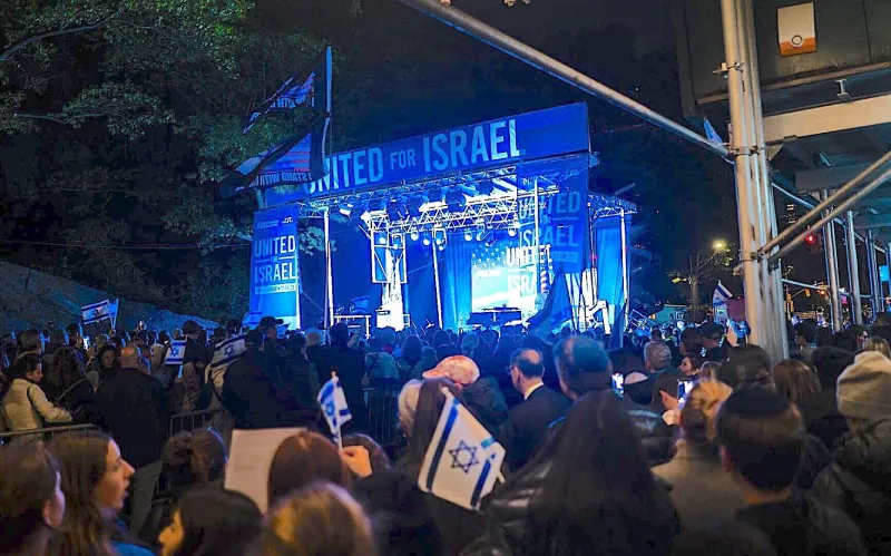 La Federación UJA de Nueva York encabezó una manifestación en apoyo de Israel y pidiendo la liberación de rehenes israelíes.