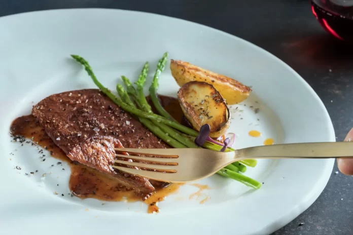 Israel Revoluciona la Industria Alimentaria al Aprobar la Venta de Carne Vacuna Cultivada en Laboratorio