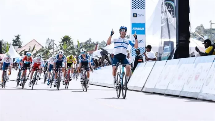 El equipo israelí de ciclismo tecnológico asegura una victoria histórica en Ruanda