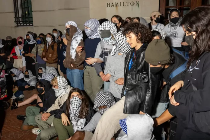 El campus de la Universidad de Columbia estalla en protestas antiisraelíes: edificio ocupado, suspensión y escalada de tensiones