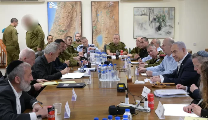 Israel delibera respuesta al ataque iraní en medio de la cautela de Estados Unidos