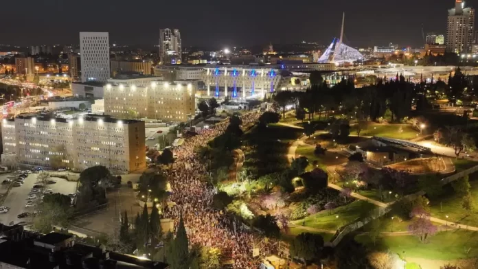 Las protestas en Jerusalén señalan un cambio en el sentimiento público hacia el liderazgo de Netanyahu