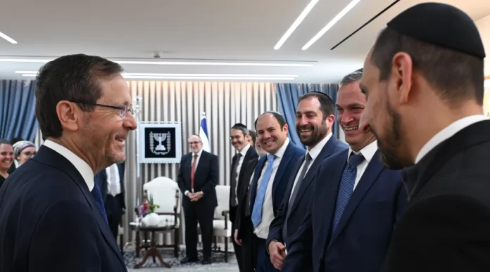 Presidente Isaac Herzog reunido con líderes judíos internacionales en Jerusalén para fortalecer la diáspora judía y la relación con Israel.