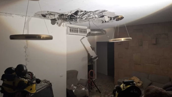 Cohete de Hezbolá en la habitación familiar al norte de Israel, marzo 2026