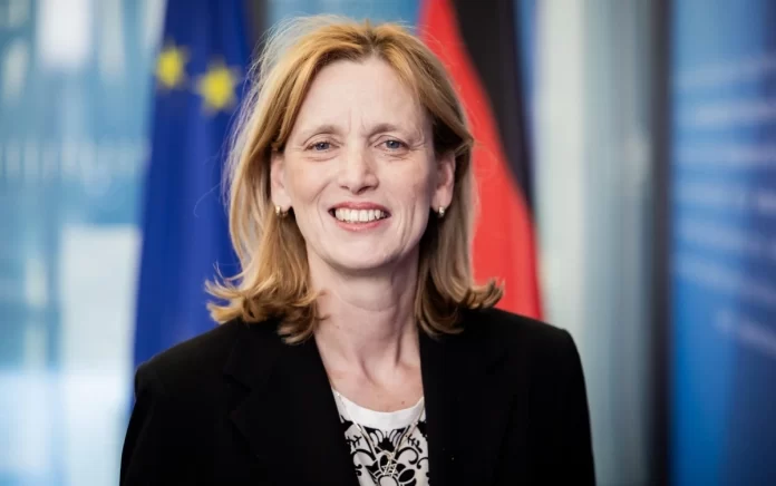 Karin Prien en acto oficial como ministra en Alemania