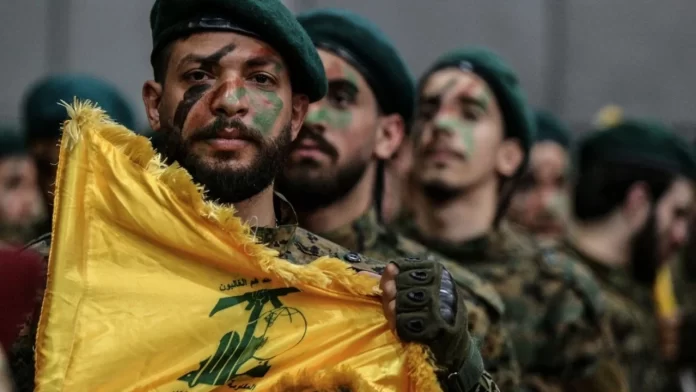 combatientes de Hezbolá en el sur del Líbano en contexto de tensión regional