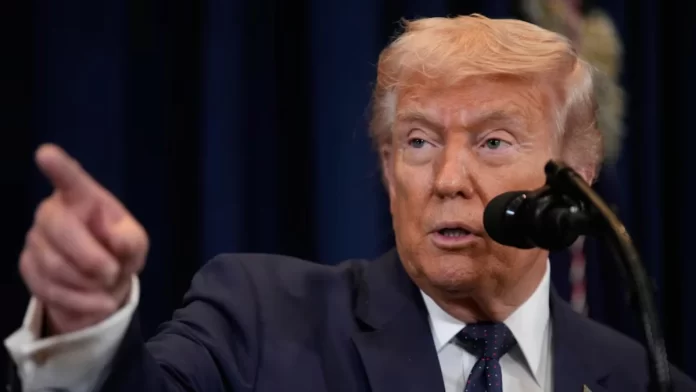 El presidente Donald Trump habla ante la prensa sobre la operación conjunta EE.UU.-Israel contra Irán